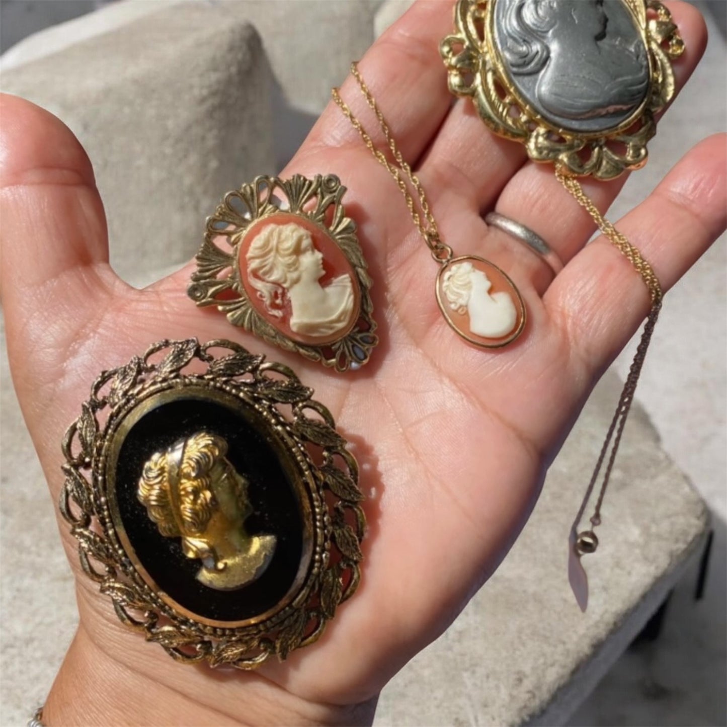 Vintage Gold Tone Genuine Shell Cameo Necklace