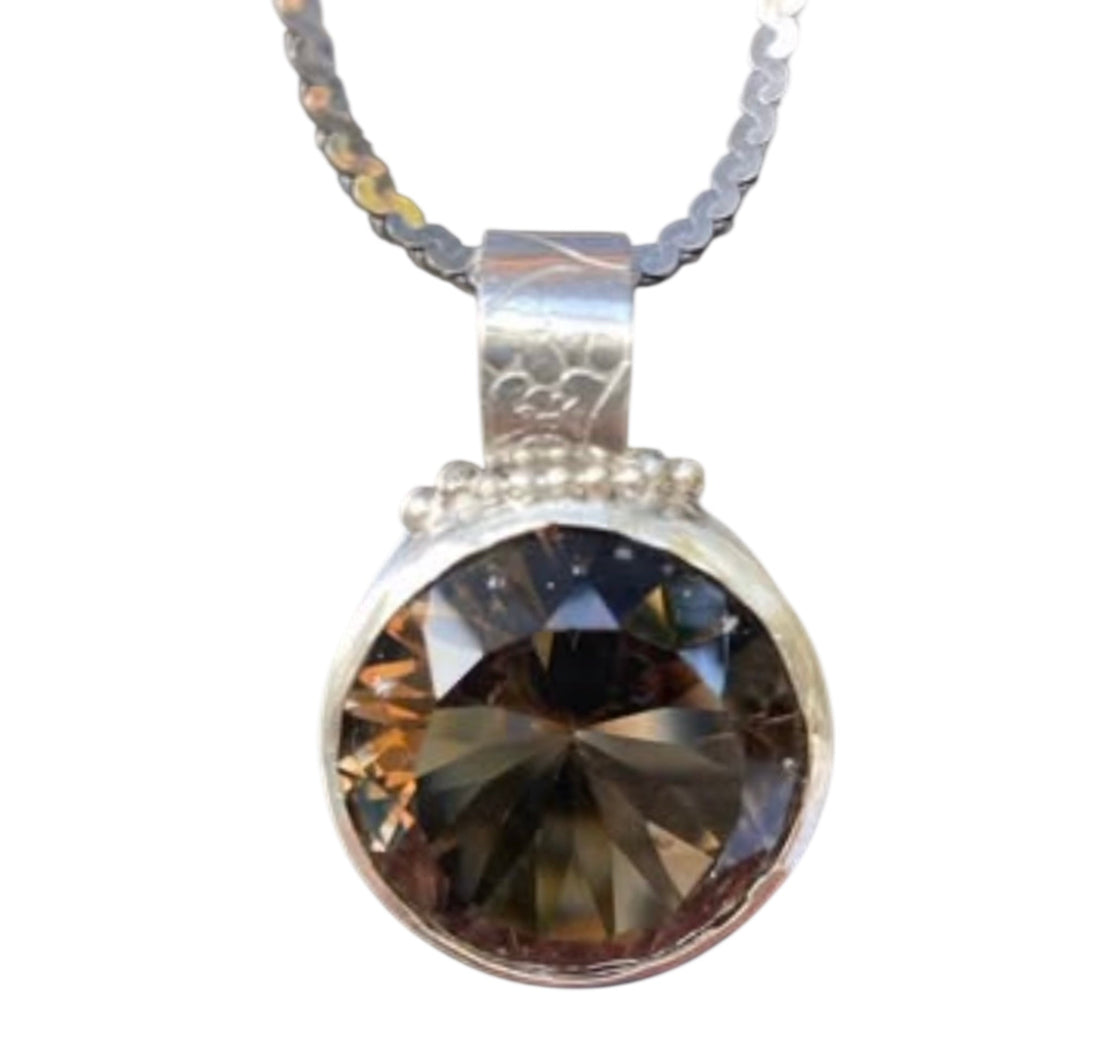 The Enduring Appeal of Pendants: Jewellery with Meaning