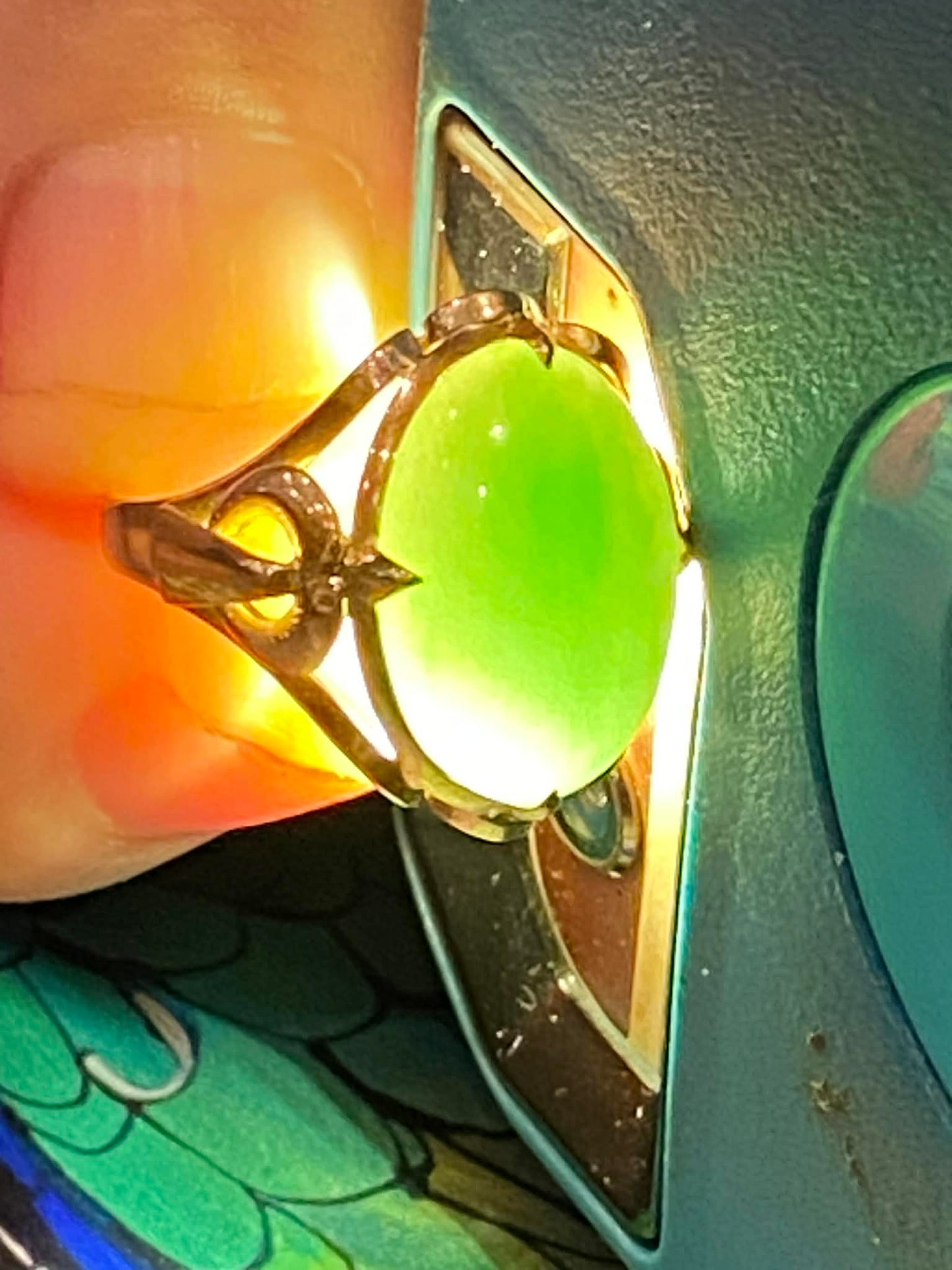 Vintage 18K Gold Natural Jadeite Jade Cabochon Ring Translucent Green Jade