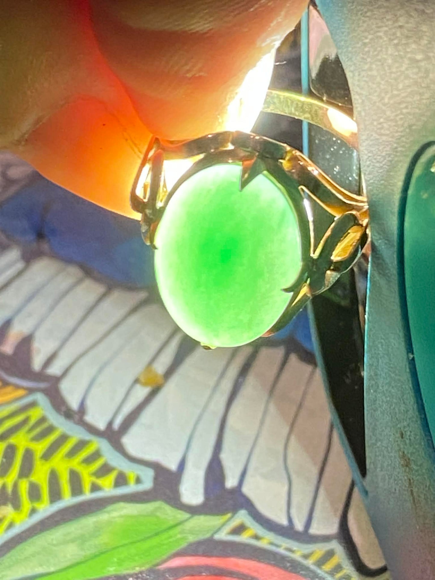Vintage 18K Gold Natural Jadeite Jade Cabochon Ring Translucent Green Jade