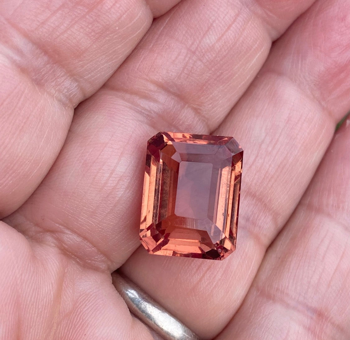 Natural Colour Change Zultanite 15.60ct Emerald Cut Loose Gemstone