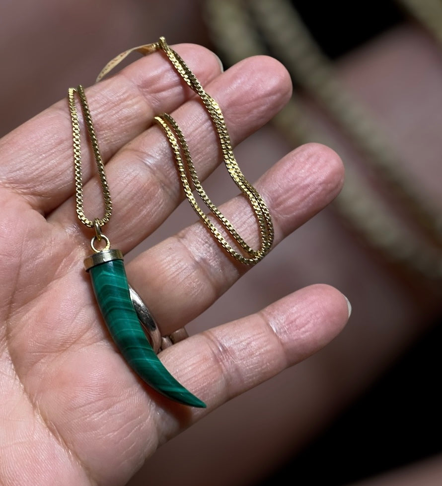 Vintage Gold Plated Malachite Horn Pendant Necklace – Italian Cornicello Lucky Charm | 45cm Chain | 8.58g