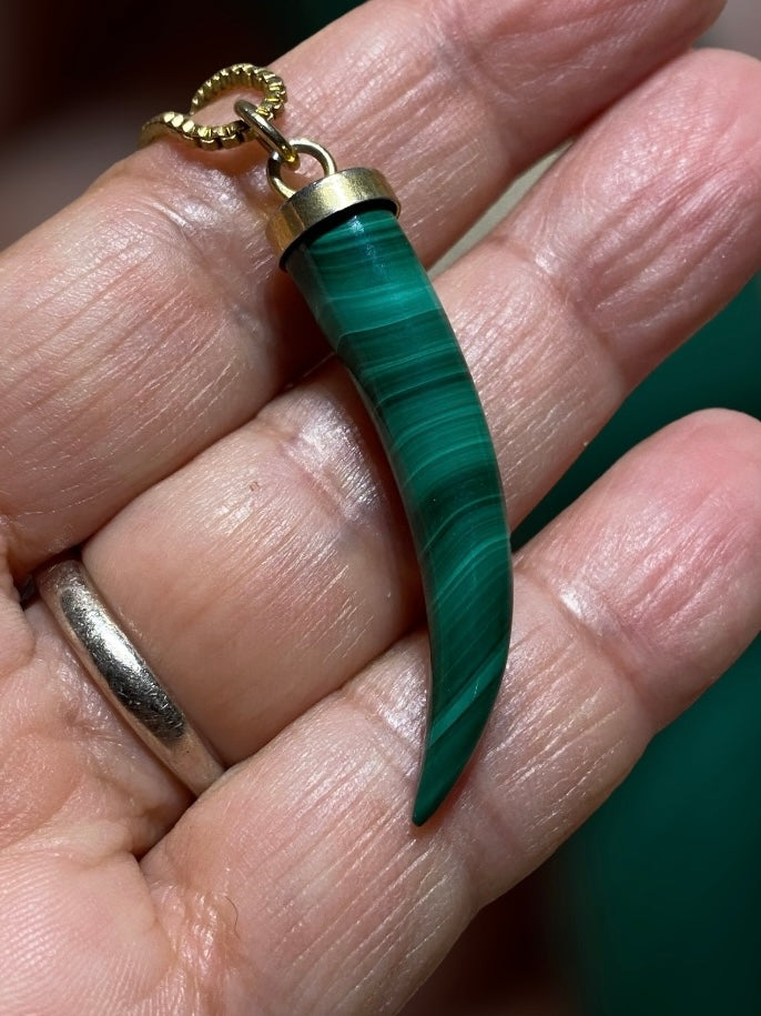 Vintage Gold Plated Malachite Horn Pendant Necklace – Italian Cornicello Lucky Charm | 45cm Chain | 8.58g