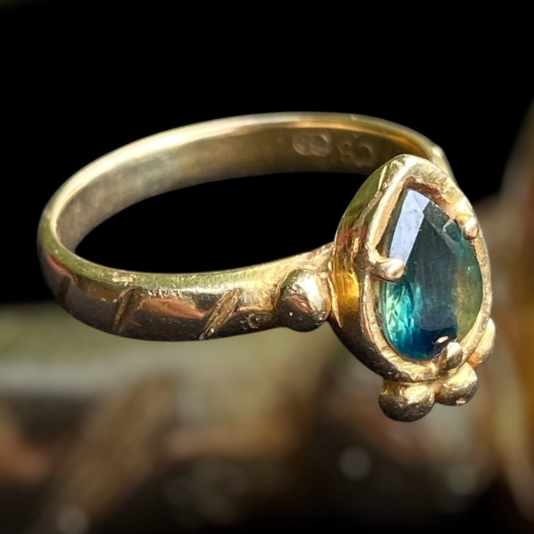 Leonids Ring – 18ct Gold & Australian Parti Sapphire