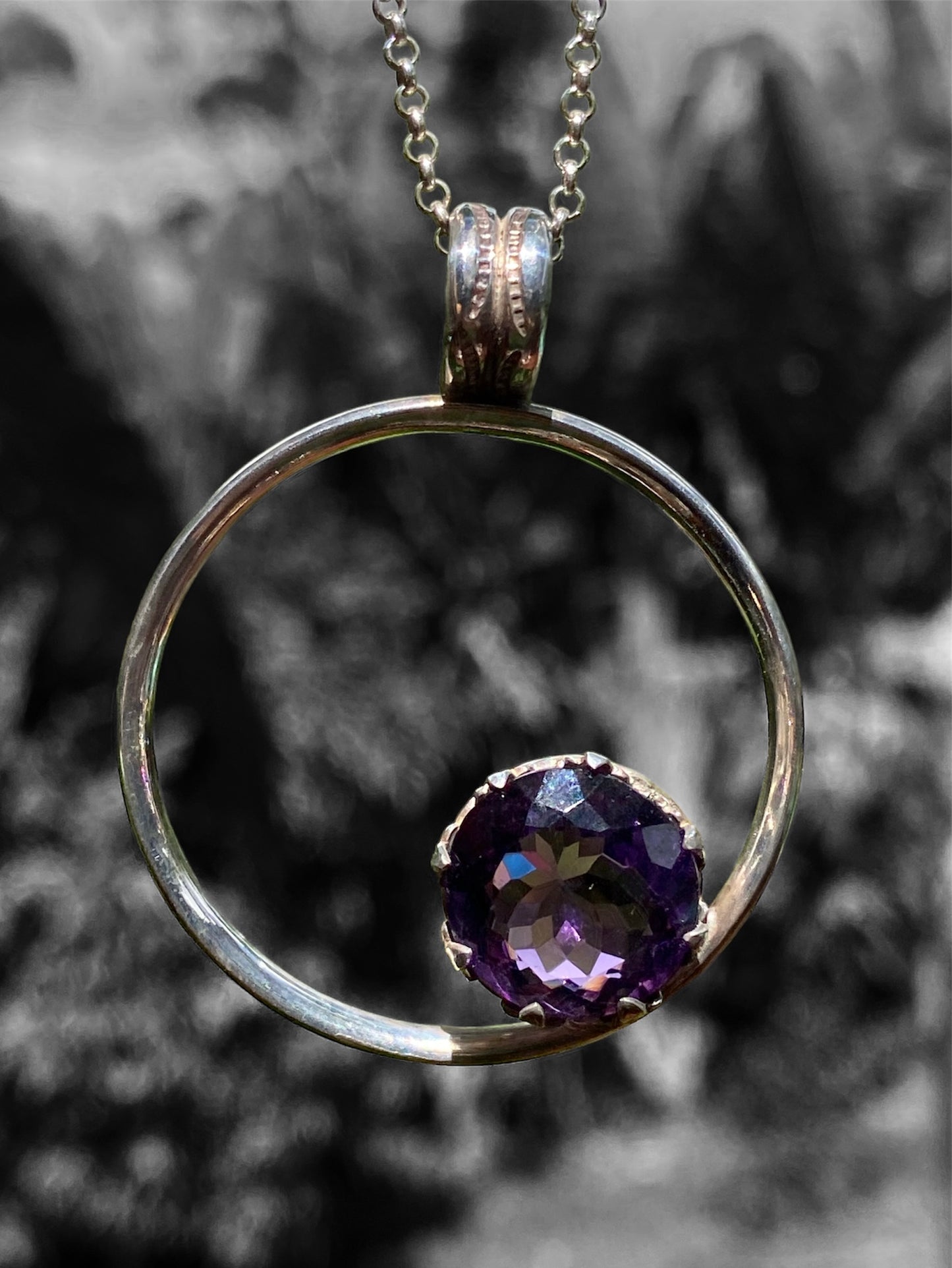 Handmade Beautiful 9.39ct Amethyst Circle Pendant
