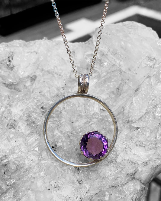 Handmade Beautiful 9.39ct Amethyst Circle Pendant