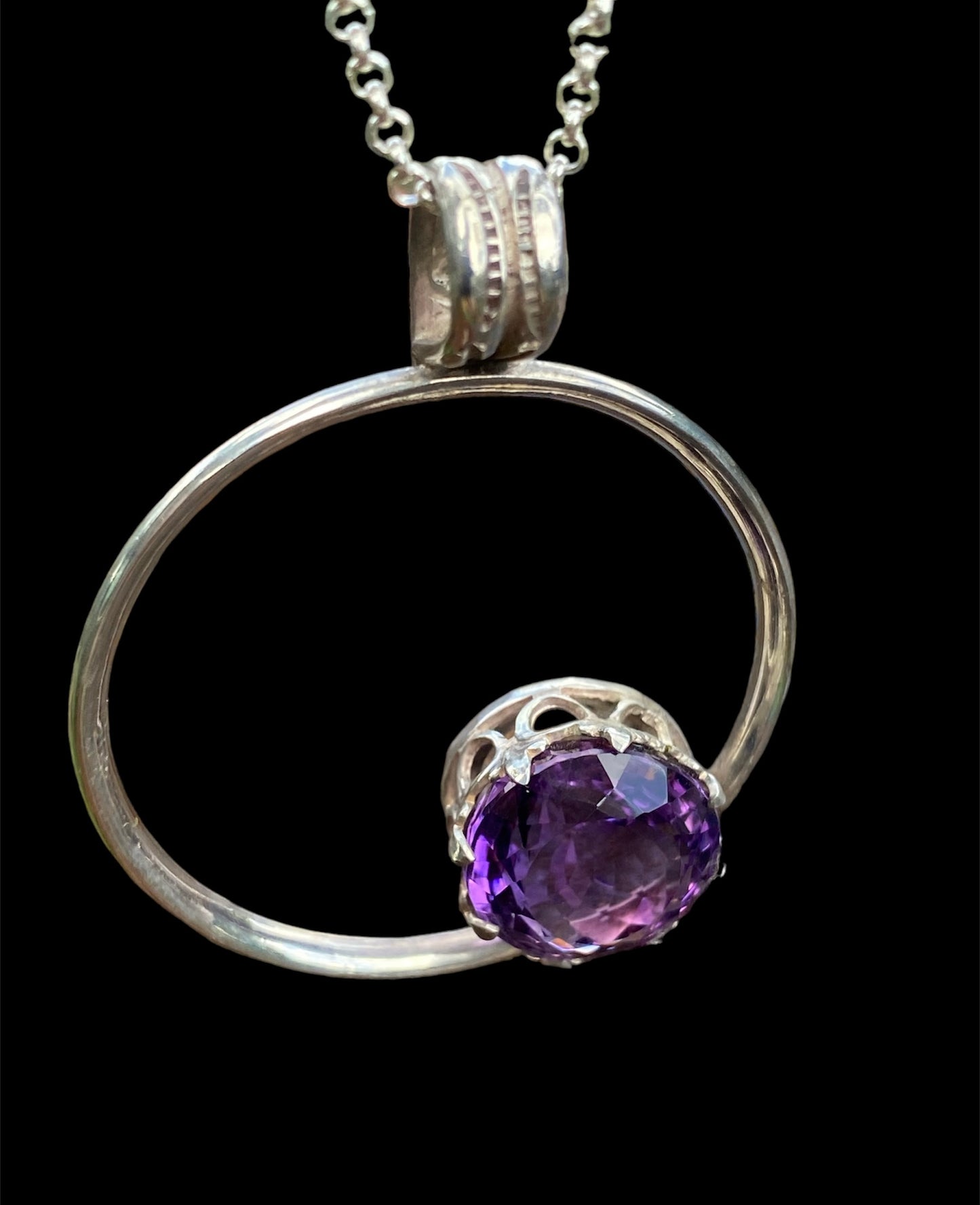 Handmade Beautiful 9.39ct Amethyst Circle Pendant