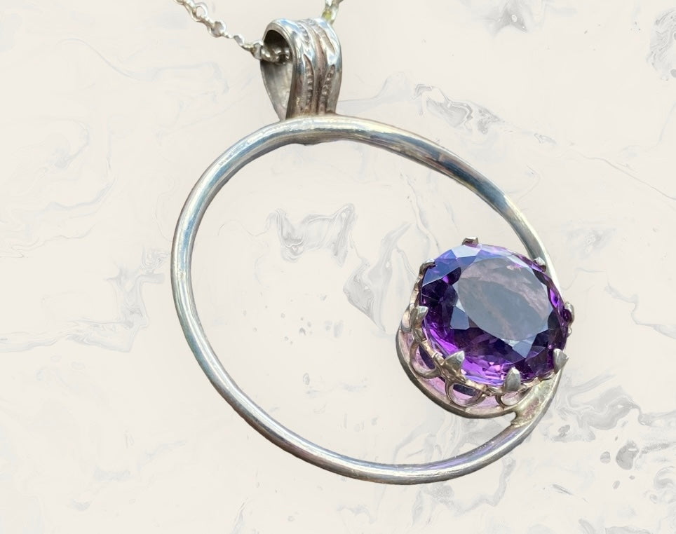 Handmade Beautiful 9.39ct Amethyst Circle Pendant