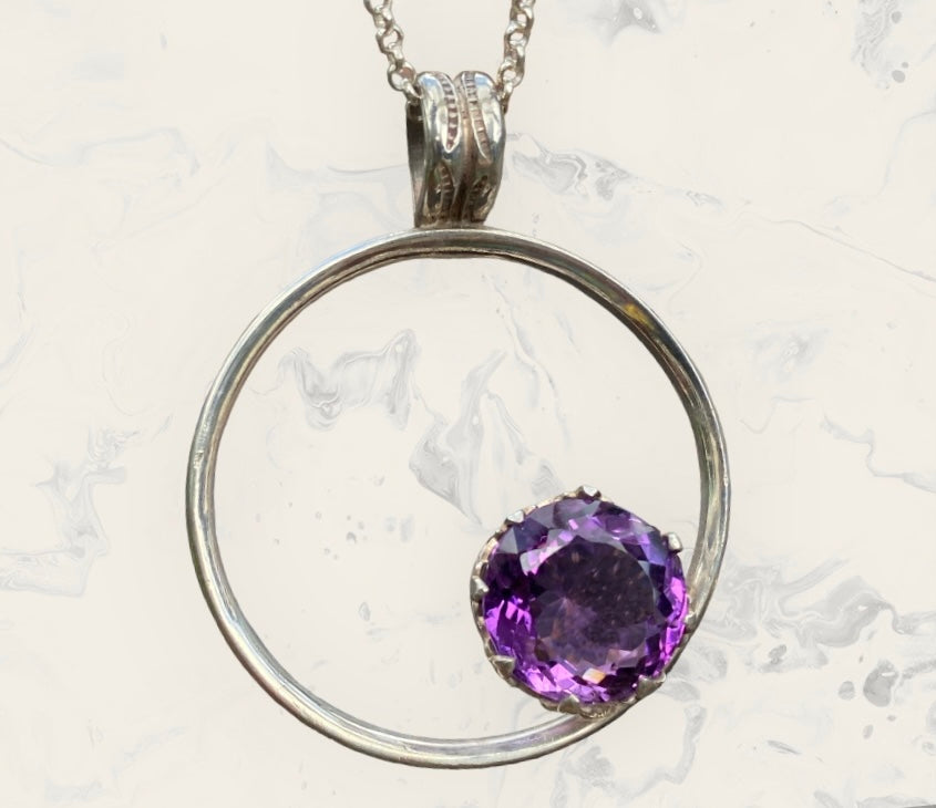 Handmade Beautiful 9.39ct Amethyst Circle Pendant