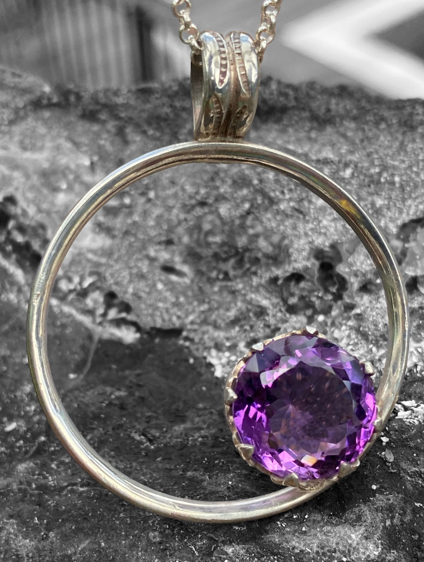 Handmade Beautiful 9.39ct Amethyst Circle Pendant