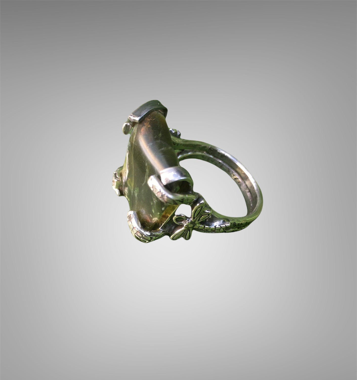 Free Form Green Moss Agate dragonfly split ring