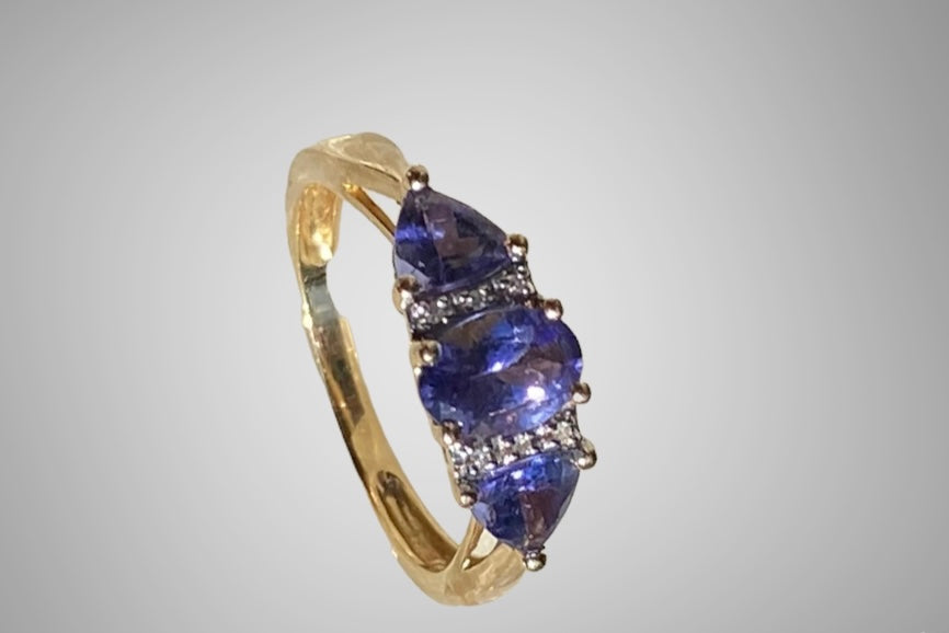 Estate Tanzanite & Diamond Ring in 14K Gold